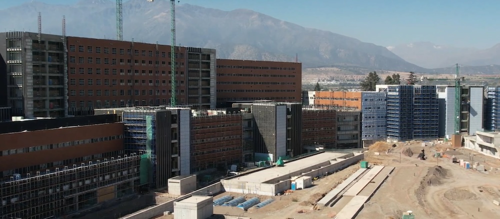Designing and building large hospitals in Chile image