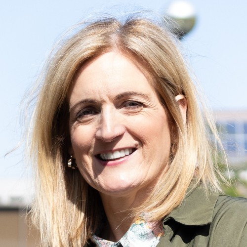 Catherine Connors Photo
