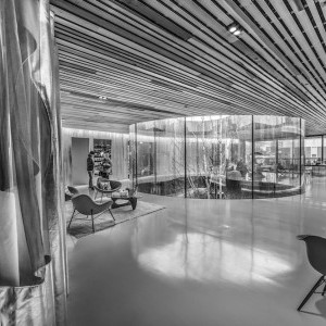 Figure 2a: Maggie’s ‘movement’ is what connects architecture to psychological flexibility; [Maggie’s Oldham (2017). (©Courtesy of Marco Caselli Nirmal)