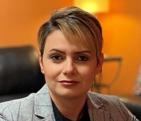 Ellie Nahirafee Photo