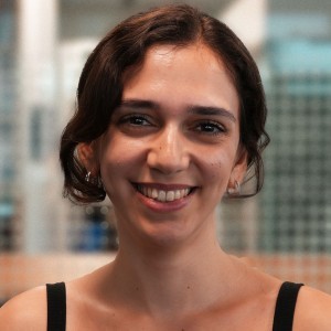 Lara Gregorians Photo