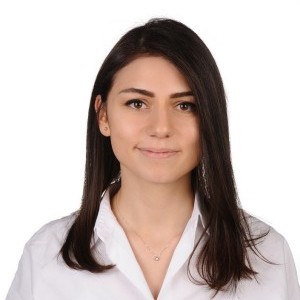 Aysegul Ozlem Bayraktar Sari Photo